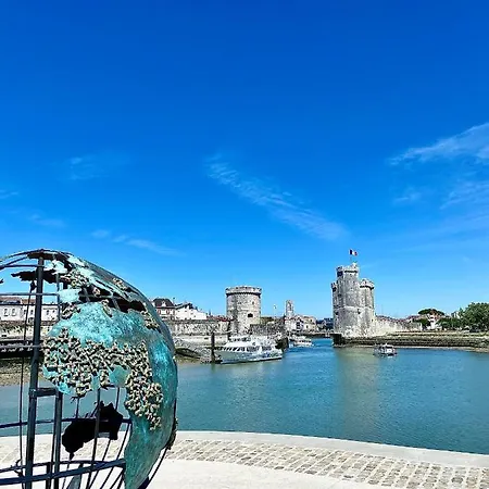 Botel Experience A Bord A La Rochelle Sur Un Jeanneau Nc9 *